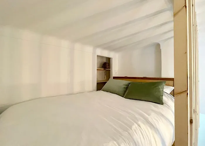 Cosy Cocoon - 2 To 4 Travelers.